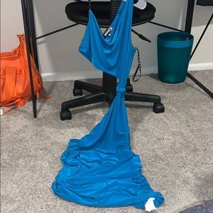 Dress with side cut. Perfect for weddings or event